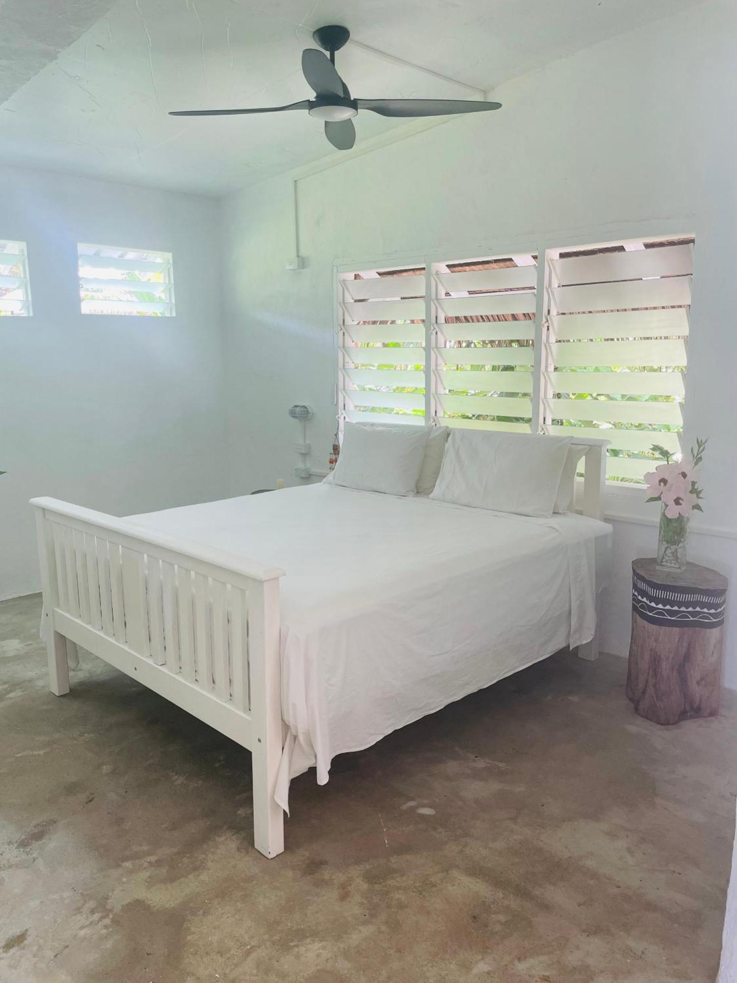 Bed and Breakfast Banana Bay Beach Club Этон Экстерьер фото