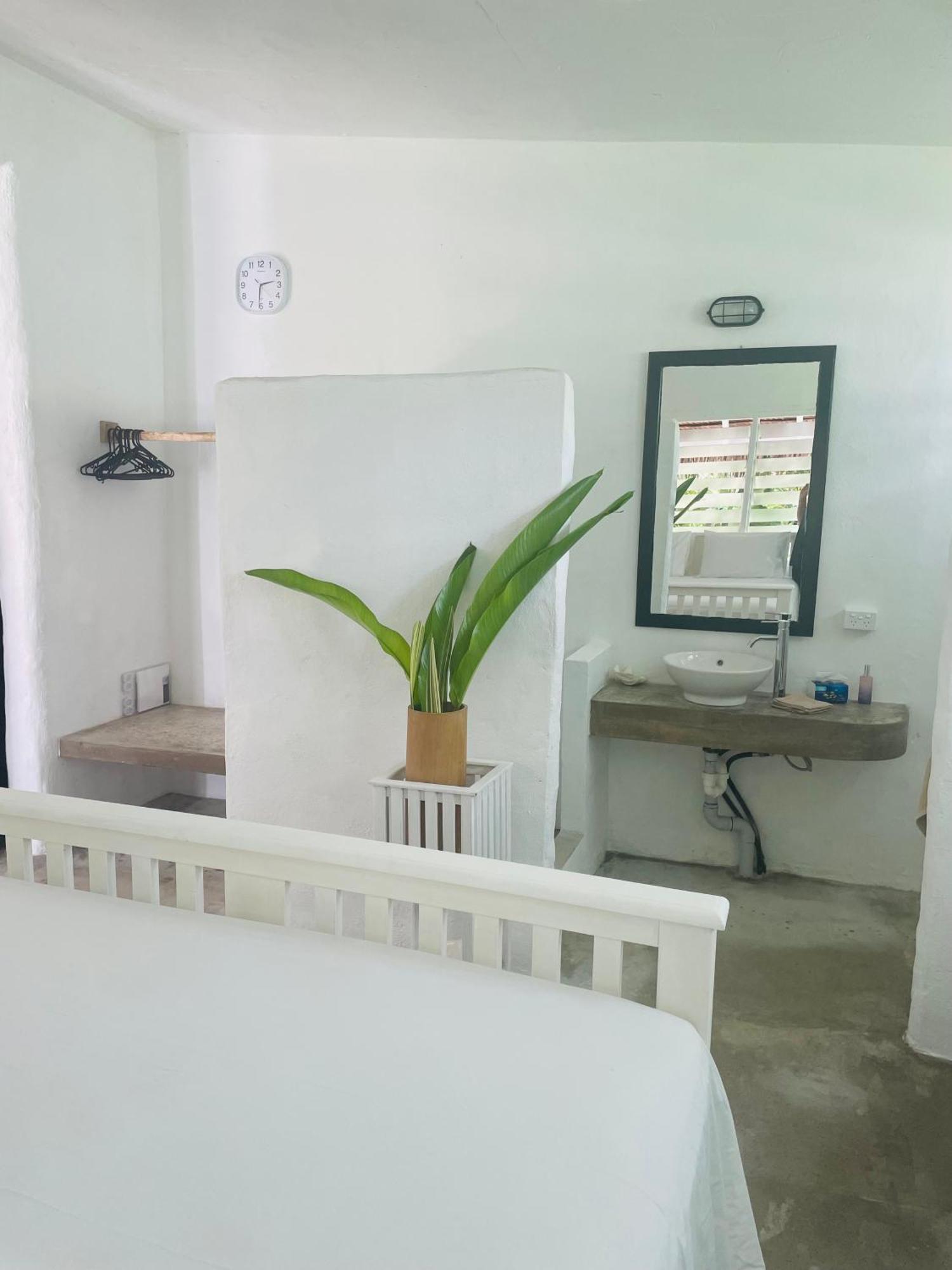 Bed and Breakfast Banana Bay Beach Club Этон Экстерьер фото