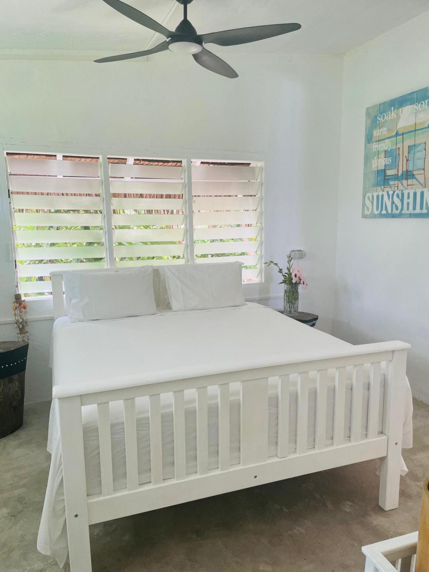 Bed and Breakfast Banana Bay Beach Club Этон Экстерьер фото