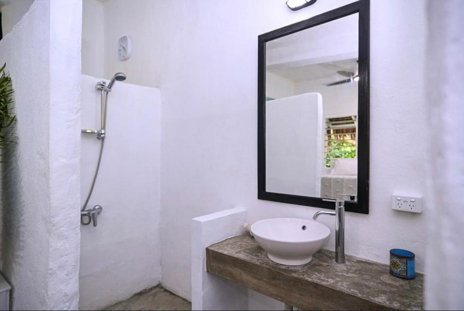 Bed and Breakfast Banana Bay Beach Club Этон Экстерьер фото